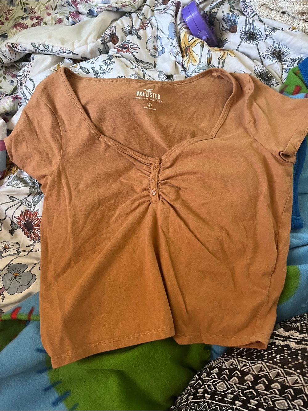 Hollister Women's Short Sleeve Scoop Top in Rust Brown